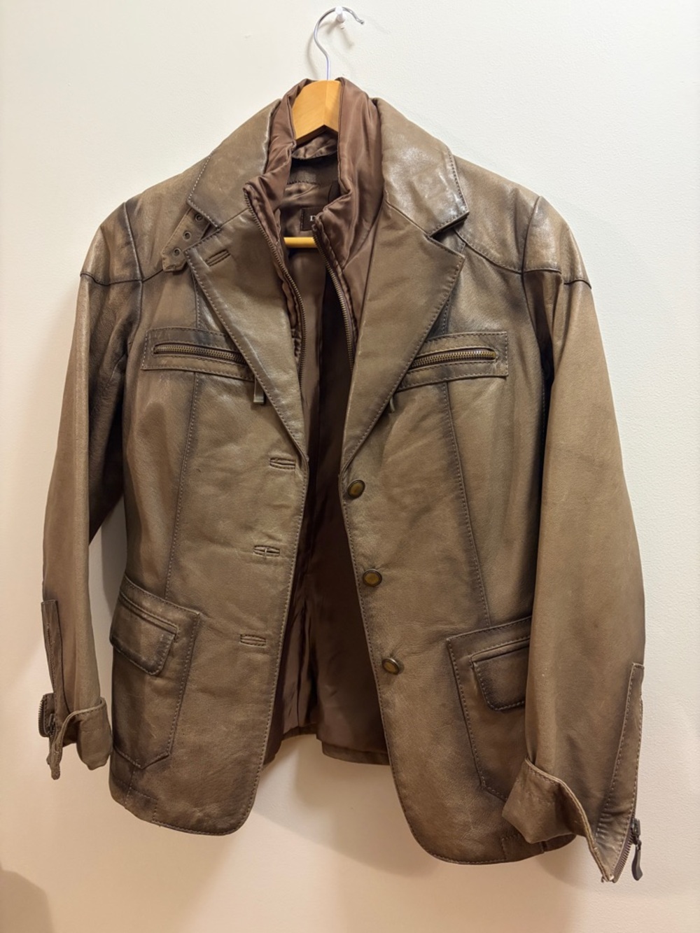 Women’s XS Danier distressed Brown Leather Jacket with removable “collar”